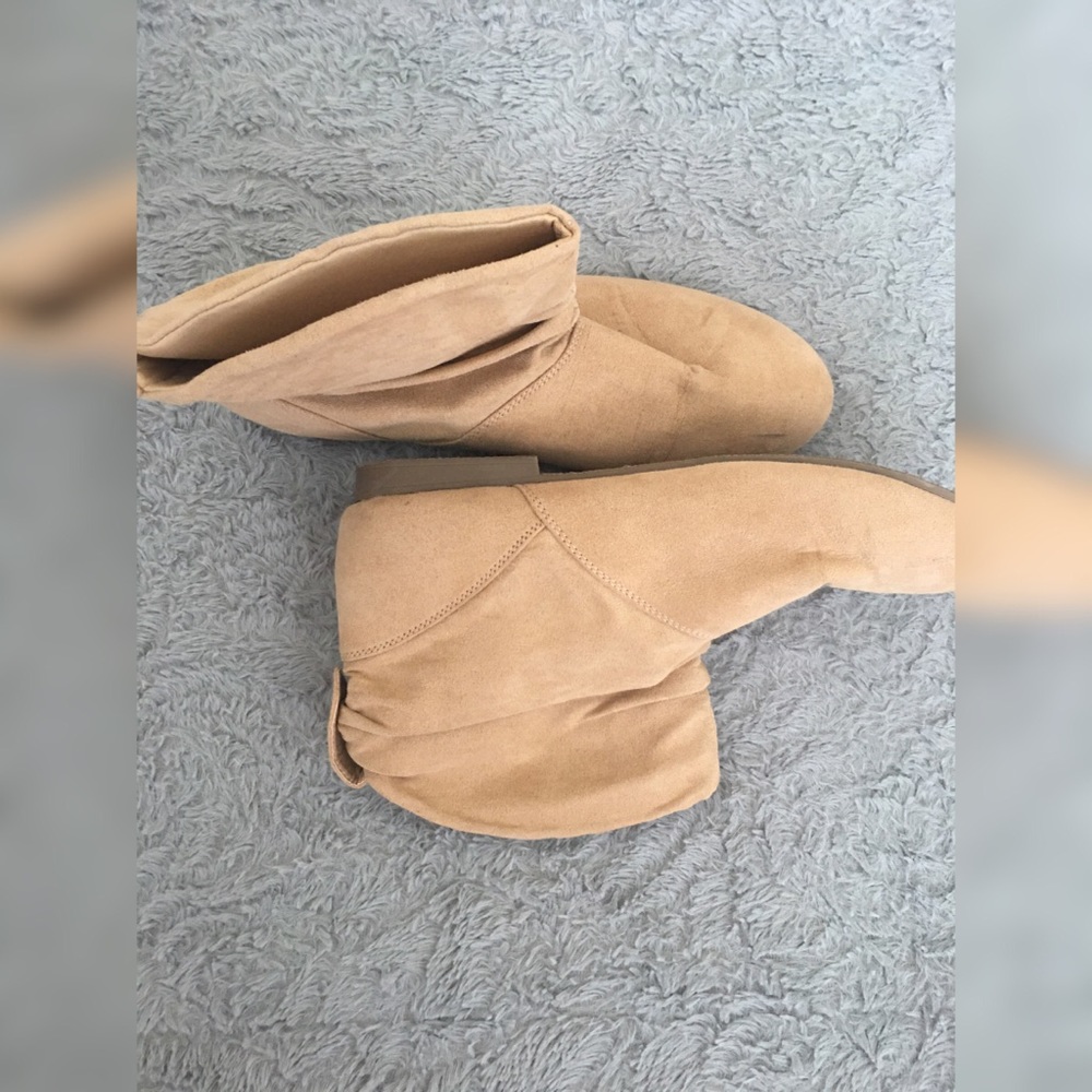 Tan suede boots 👢